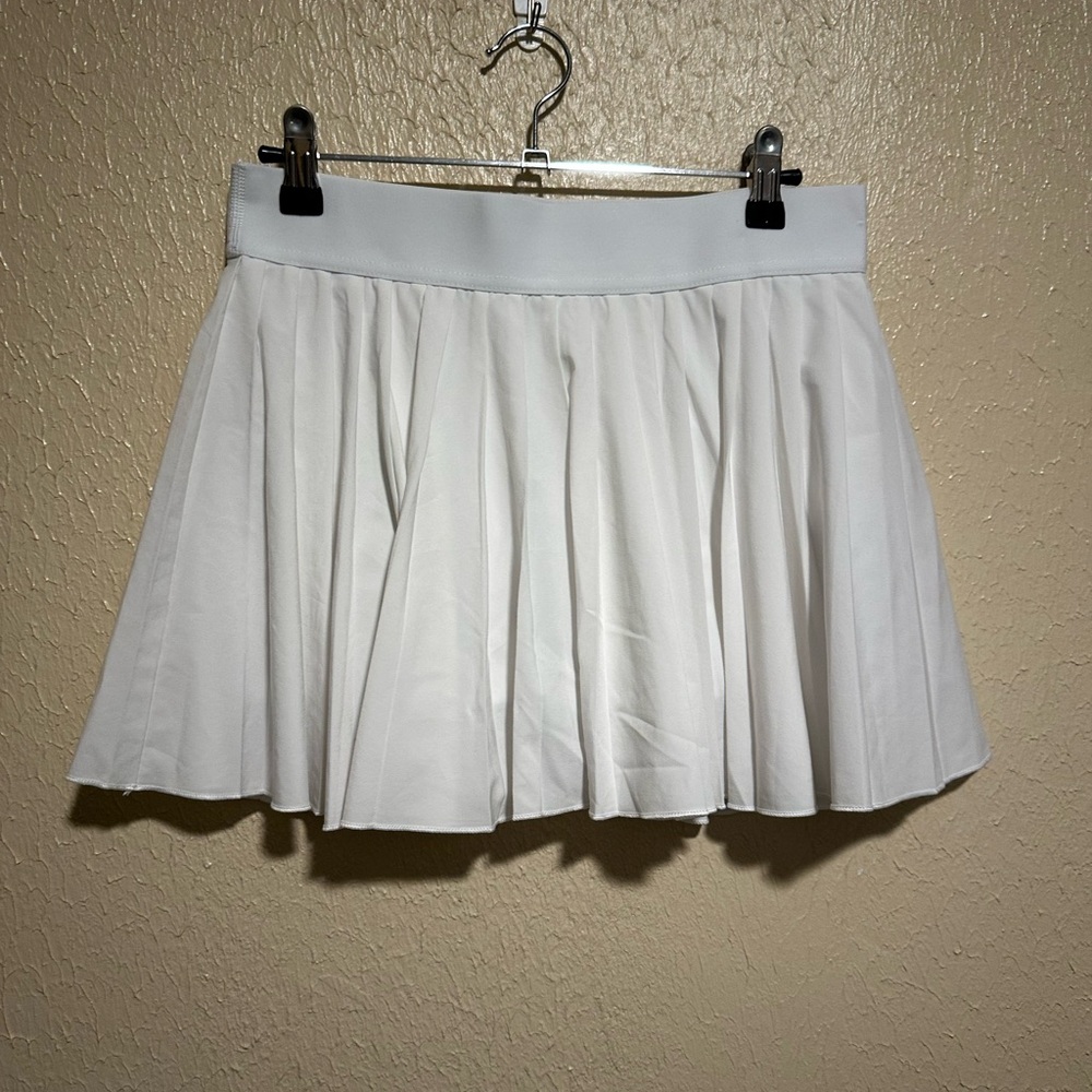 Aritzia TnAction Move Tennis Skort Skirt Shorts Size Medium